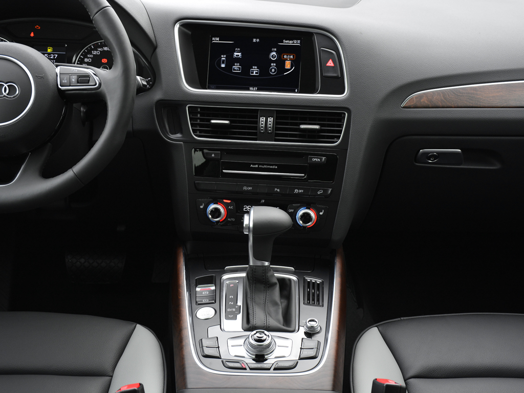 一汽奥迪  Plus 40 TFSI 中控台