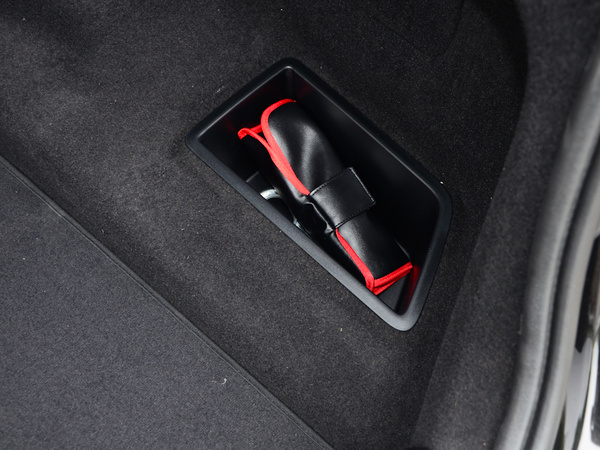 宝马(进口)  740Li 领先型 备胎整体