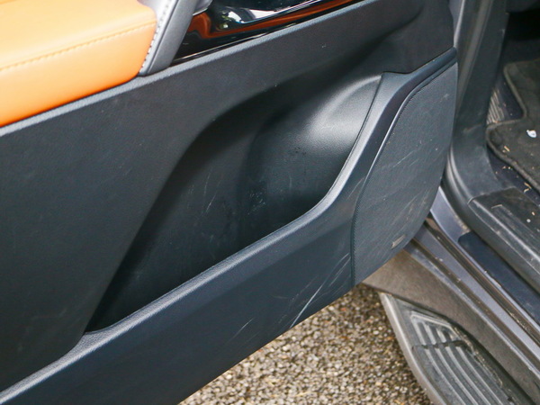 雷克萨斯  570 左前门储物格