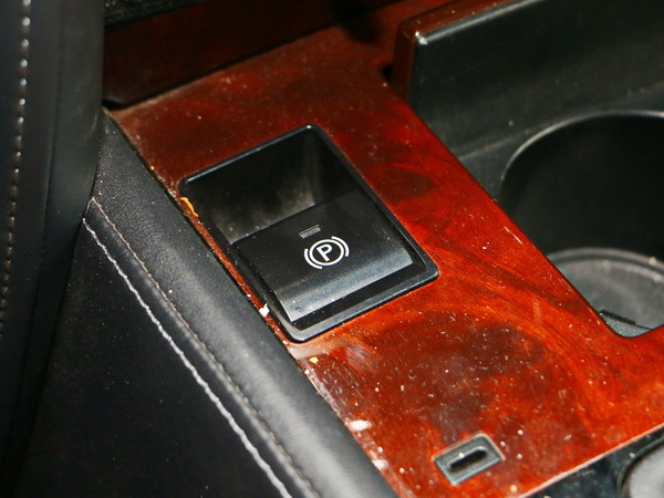 雷克萨斯  570 手刹/驻车按键