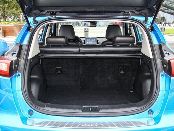 东风风神  1.4T 后备箱