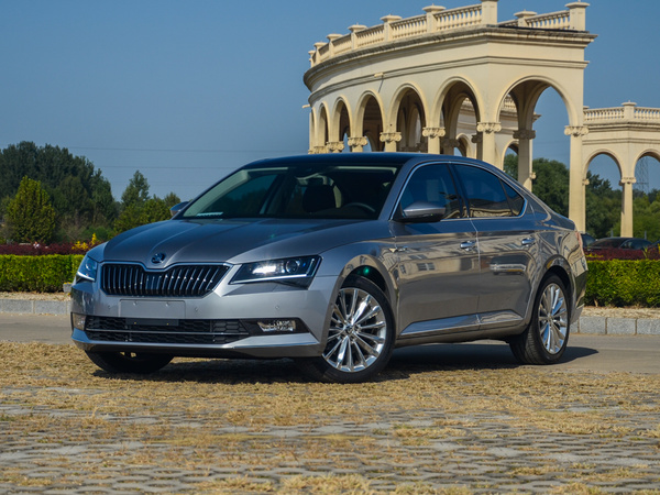 斯柯达  TSI380 左前正45度