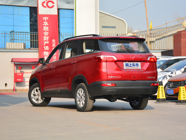 上汽通用五菱  1.5T 左后正45度