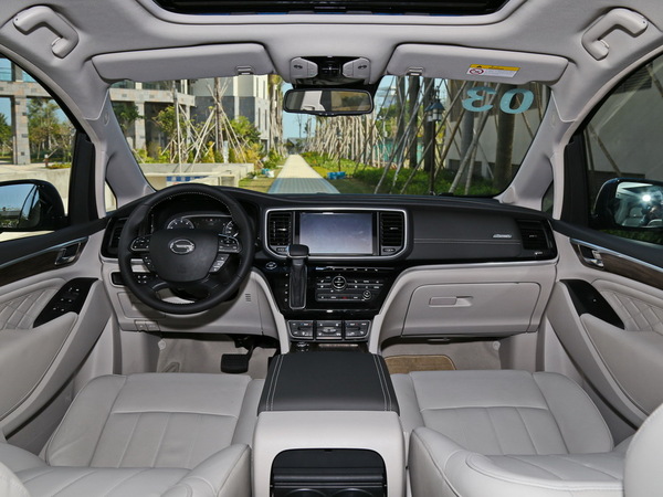 广汽传祺  320T 大中控全景