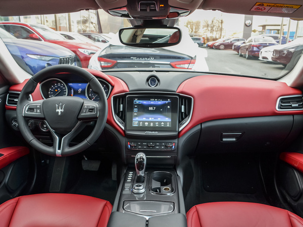 玛莎拉蒂  3.0T 350Hp 大中控全景