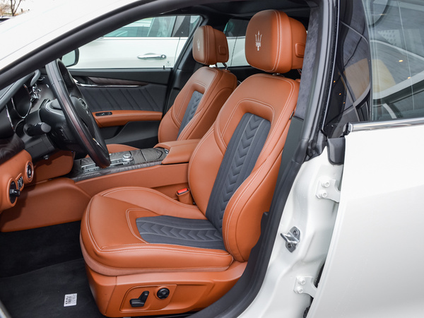 玛莎拉蒂  3.0T 430Hp 前排座椅