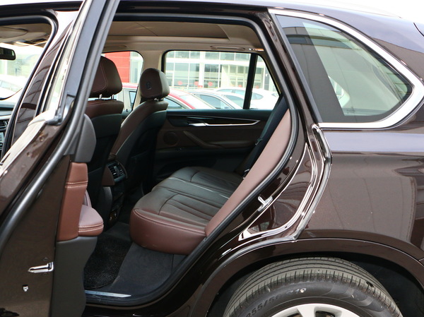 宝马(进口)   第二排空间