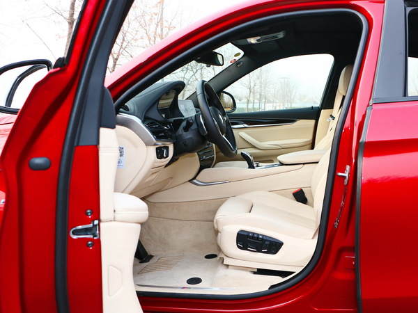 宝马(进口) xDrive35i 前排空间