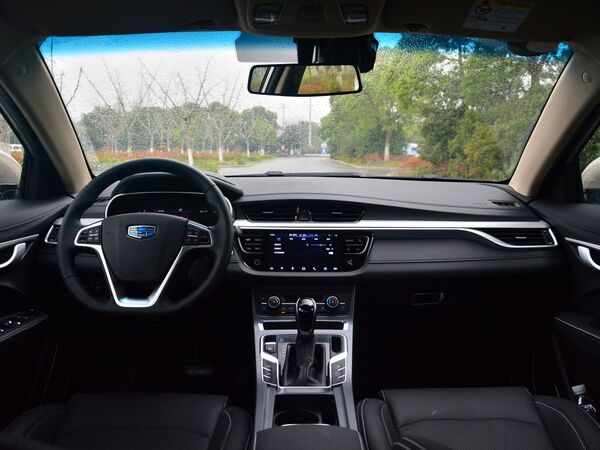 吉利汽车  1.5L 大中控全景