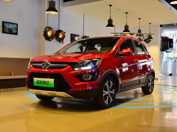 北汽新能源  EX360 新潮版 左前正45度