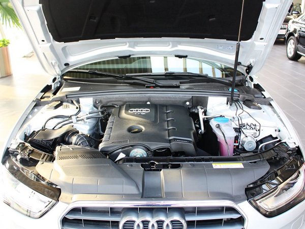 一汽奥迪 40TFSI DCT 发动机局部特写