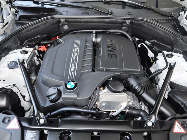 宝马(进口) gt 535i 3.0t 发动机主体特写