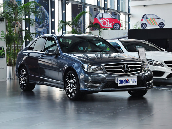 北京奔驰 c300 3.0l at 车辆右侧45度角