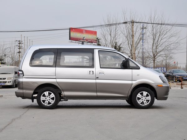 东风风行 m3 1.6l 手动 车辆正右侧