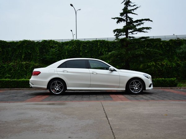 北京奔驰 E320L 车辆正右侧