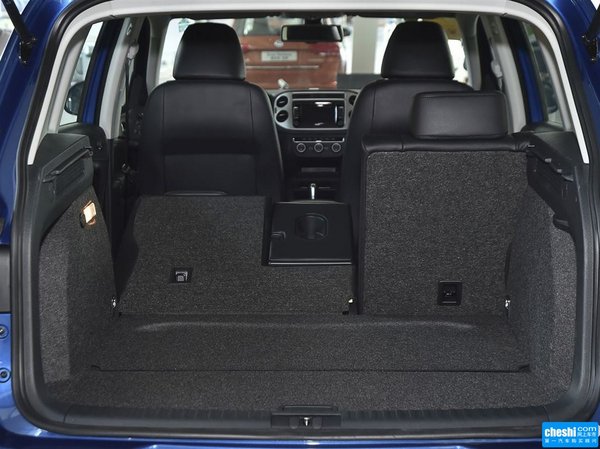 上汽大众 1.8TSI 自动 后备箱局部特写