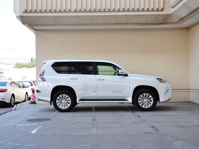 雷克萨斯 400 正右侧