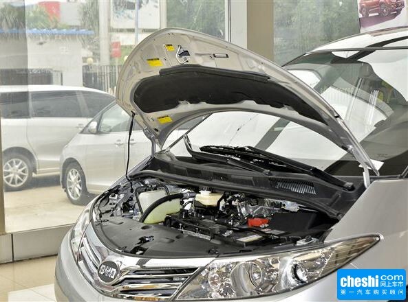 比亚迪  2.4L 自动 发动机舱