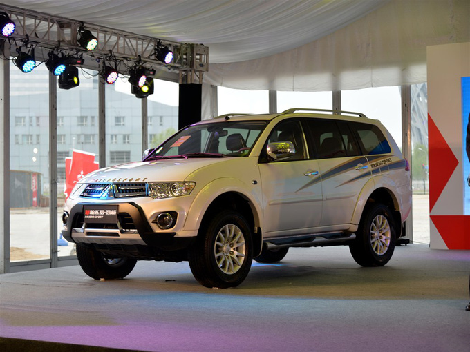 广汽三菱  3.0L 自动