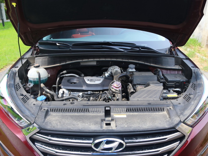 北京现代  1.6T 双离合 发动机舱