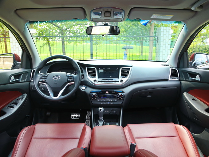 北京现代 1.6T 双离合 大中控全景