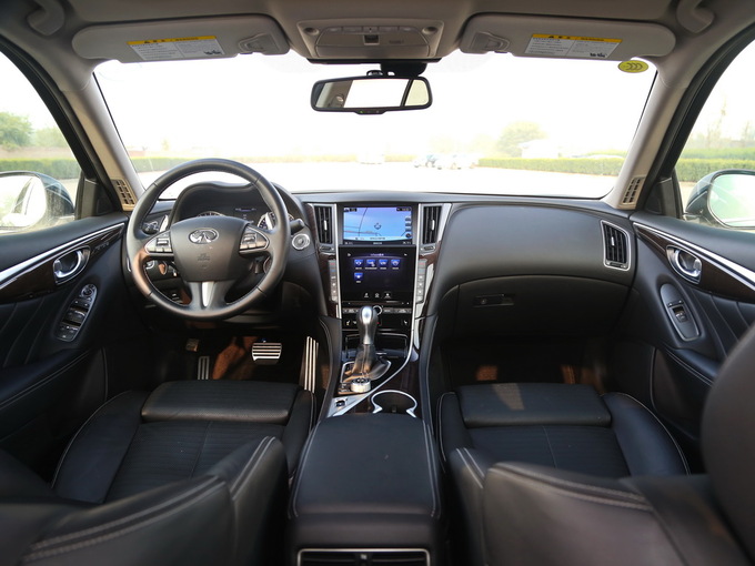 东风英菲尼迪  2.0T 大中控全景