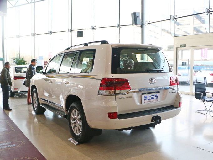 一汽丰田  4.6L 左后正45度