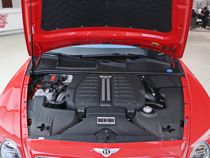 宾利  6.0T 发动机舱