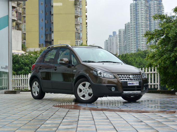 长安铃木  1.6L 右前正45度