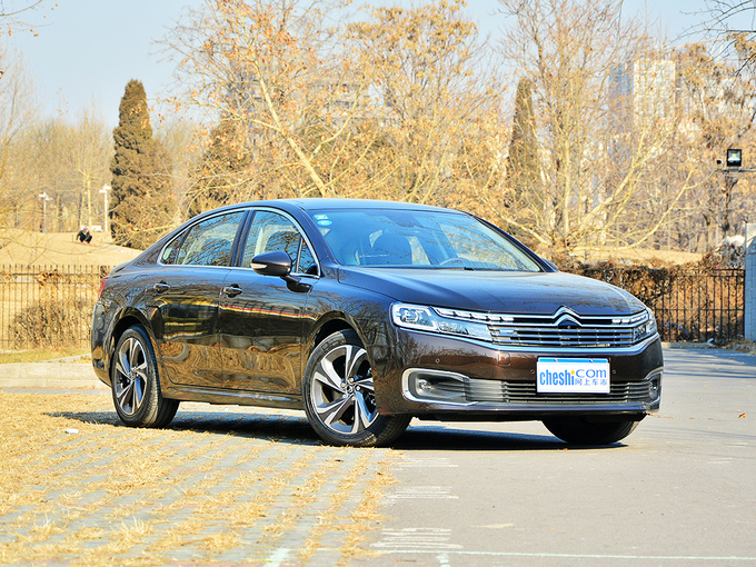 东风雪铁龙 380THP 右前正45度