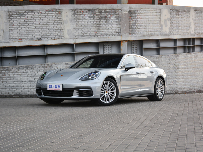 保时捷  Panamera 4S 行政加长版 左前正45度