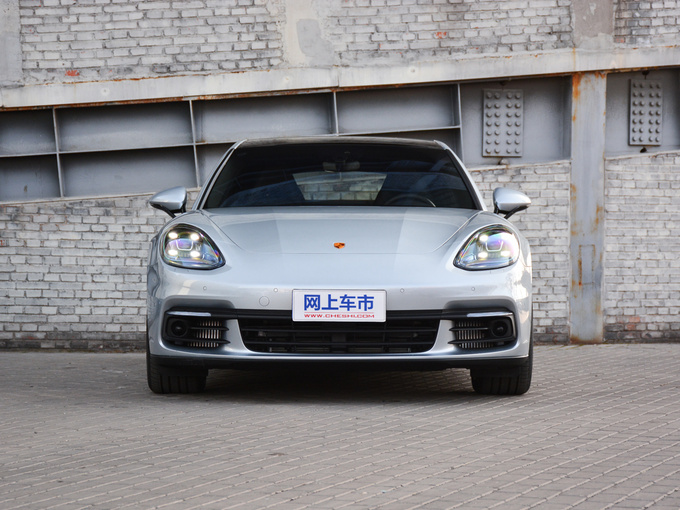 保时捷  Panamera 4S 行政加长版 正前