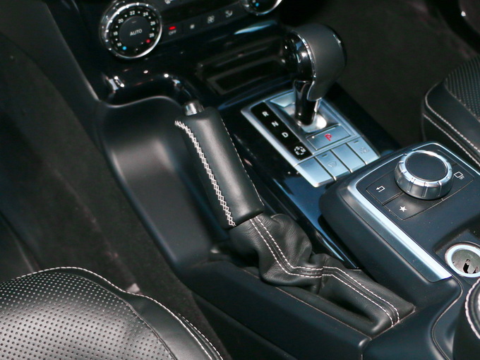 奔驰(进口)  G 500 手刹/驻车按键