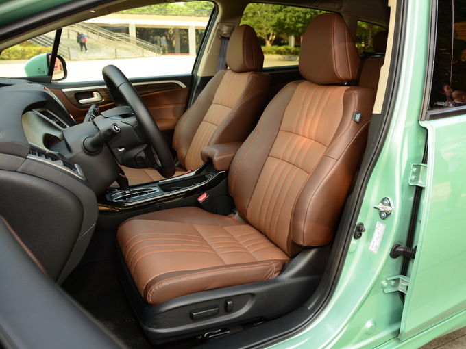 东风本田  210TURBO 前排座椅