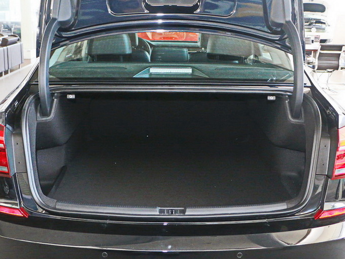 上汽大眾  330TSI 后備箱