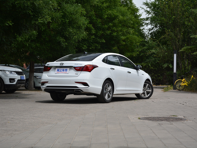 北京现代  1.6T 右后正45度