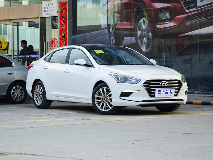 北京现代  1.8L 右前正45度