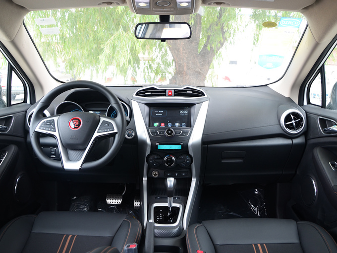 比亚迪 1.5L 大中控全景