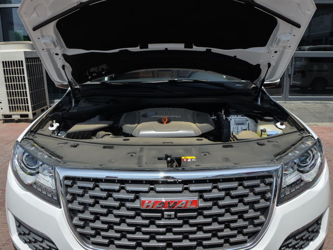 哈弗汽车  2.0T 发动机舱