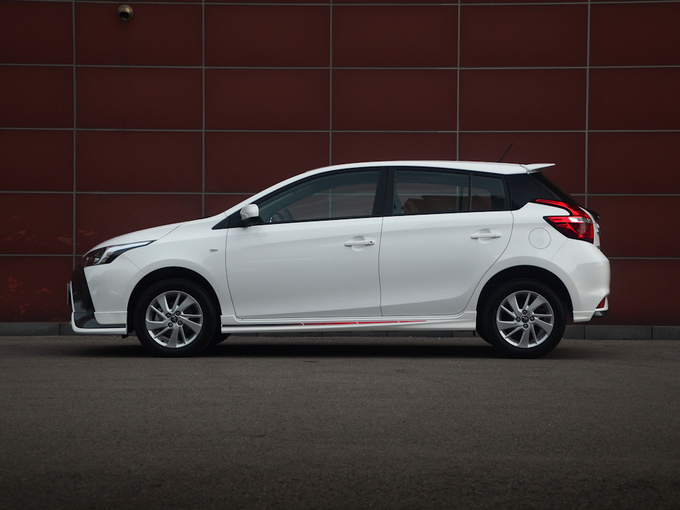 广汽丰田  1.5G 正左侧