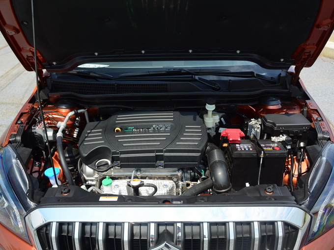 长安铃木  1.6L 发动机舱