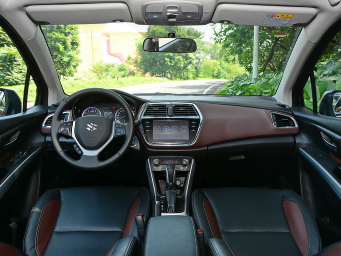 长安铃木  1.6L 大中控全景