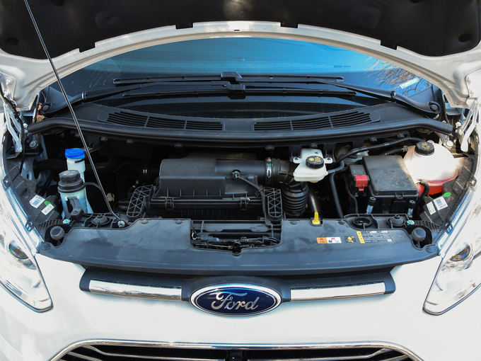 江铃福特 2.0T 发动机舱