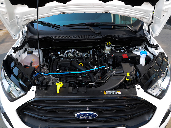 长安福特  1.5L 发动机舱