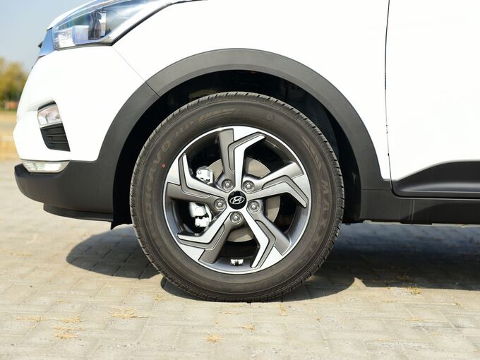 北京现代  1.6L 左前轮