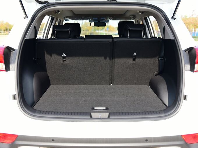 北京现代  1.6L 后备箱