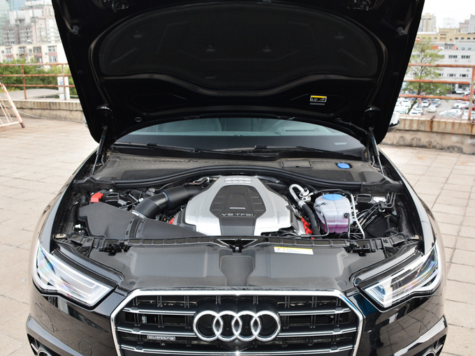 一汽奥迪  30周年纪念版 50 TFSI quattro 发动机舱