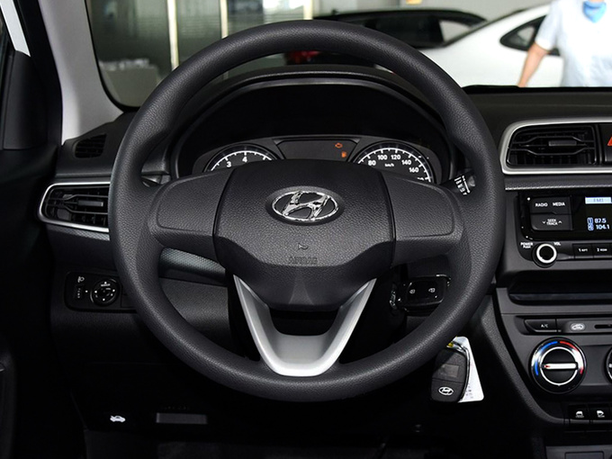 北京现代  1.4L 方向盘