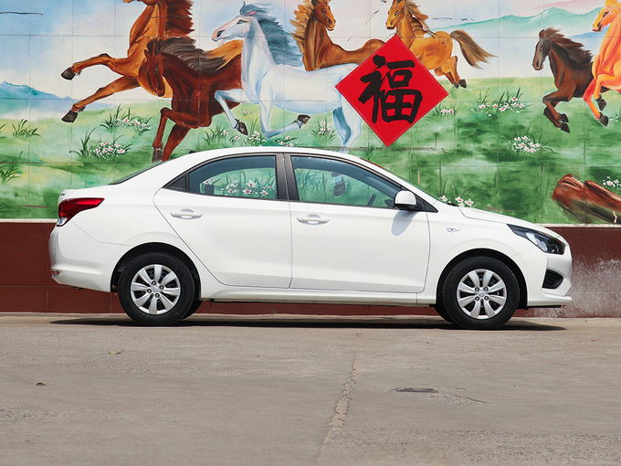 北京现代 1.4L 正右侧