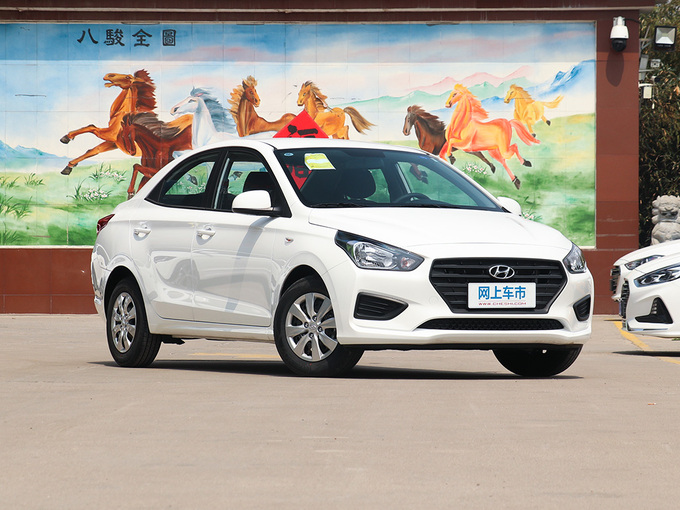 北京现代  1.4L 右前正45度